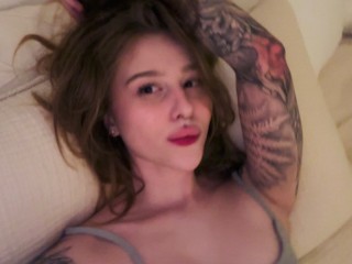 Возбудилась пока делала селфи