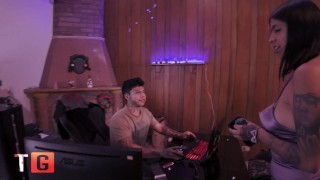 Rector suertudo se folla a su alumna por el culo y la madrastra cachonda se antoja.