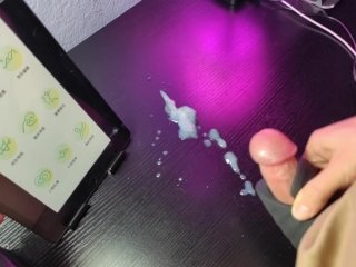 把遥控器交给宝贝