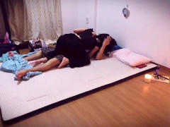 性欲強めの肉食系彼女がローション使って自ら朝勃ち処理♡寸止め焦らしの亀頭責めとねっとり手コキで大量ザーメンを搾り取る　痴女　大量射精　女攻め　女攻男受　女性攻め　素人　個人撮影　えむゆみ　カップル - Screenshot 1 of 16 - 高速 手 コキ