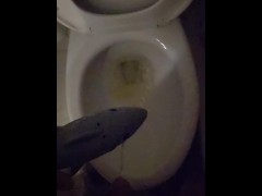 Shark attack. - Screenshot 10 of 16 - Toilet