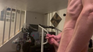 Огромный взрыв спермы на большом расстоянии