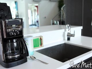 Husband Pounds Bored Wife's Wet Twat Before Breakfast screenshot number 1