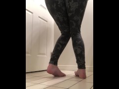 Very Desperate in Tight Gray Leggings, Huge Flood of Piss Wetting Leggings