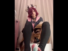 小鹿🦌伪娘踩脚袜玩弄幻龙&足交 - Screenshot 15 of 16 - 女装
