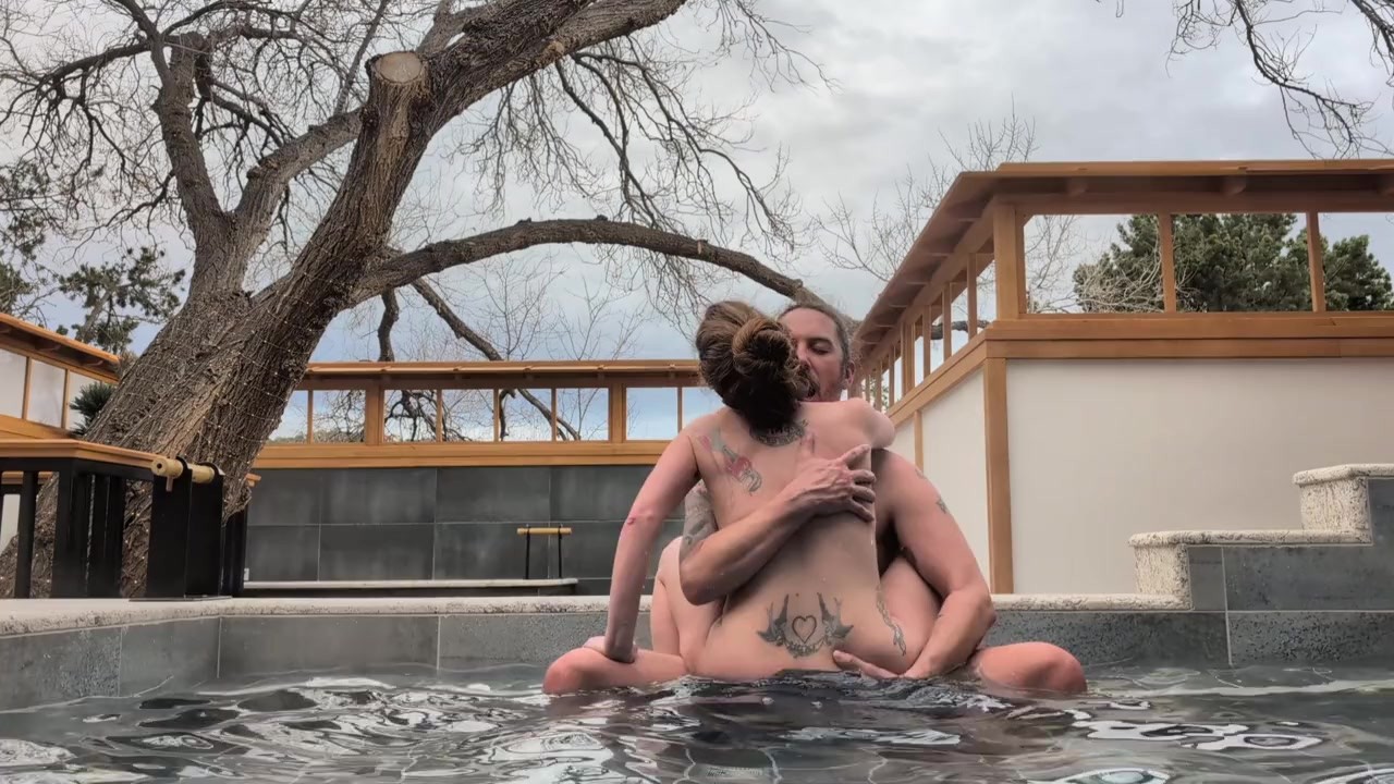 Passionate, romantic, public sex in a Japanese hot tub 🔥🌊🔥
