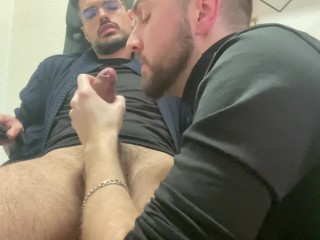 Chupandosela a Mi Amigo , Le Saco La Leche