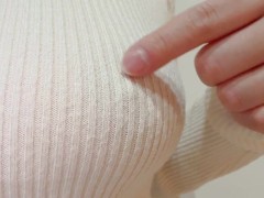 人妻の乳首オナニー