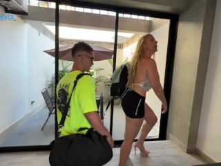 爸爸工作的时候我和继母做爱