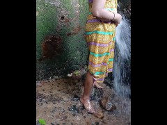 අක්ක නාද්දි හොරෙන් වීඩියෝ කලේ Step sis bathing time out dor ASIAN GIRL