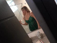 Step-son shares bed with MILF stepmom ❌🛑everything gets out of control!🛑❌ - Screenshot 3 of 16 - Curvy