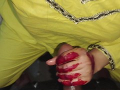  jaan ka Lund pakar kar oil lagaya🥵