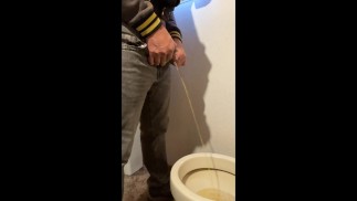 Desperate after work toilet piss + 2 huge bonus jean farts (last fart is 10 seconds long)