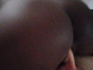 Ebony кожа просыпается возбужденной... Пора трахаться!!