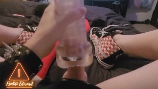 Пушистый фембой играет с Toy