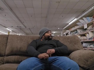 Thick Black爸爸在公共商店抽搐