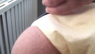 BUBBLE BUTT POV - ходить в моих скудных трусиках по всей спине, 🔥 едва прикрывающих мою горячую возбужденную задницу