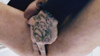 После возвращения домой после приема горячей нагрузки Анона в Par and Ride.