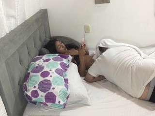 Я трахаю свою горячую подругу и лижу ее киску