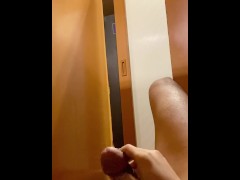 Internet cafe naked exposure masturbation.public.ネカフェでドア開けて全裸露出オナニーしてたらバレて撮られた// - Screenshot 14 of 16 - 公共