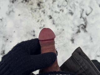 Man Quickly Takes a Piss in Winter Public Park to Avoid being Noticed