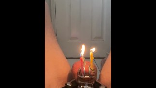 Празднование 1к просмотров со свечами в клетке
