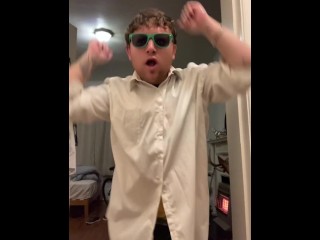 Я танцую в нижнем белье 😏