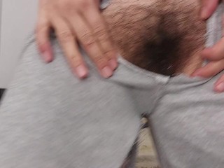 Горячая мамочка раздевалась. Брюнетка милфа волосатая киска, большие сиськи, большая задница