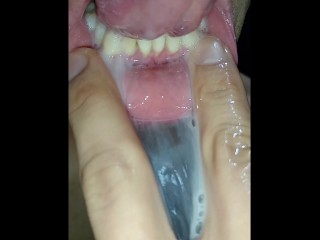 暨在我嘴里，我玩你的精液，然后我吞下了它，特写，淘气的同性恋，舌头，sloopy