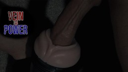 Мускулистый подросток теряет рассудок, трахая Fleshlight (POV)