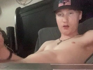 Hot Young голубоглазый жеребец Baby дрочит тебе свой член во время стонов