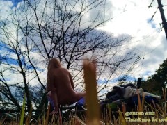 「最高♪気持ちよすぎ♡」青空の下で公園で露出オナニーするギャル - Screenshot 10 of 16 - オナニー