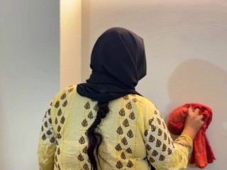 Моя Beautiful с большой задницей и большими сиськами Hot соседка по комнате без трусиков в трусиках хиджаб камиз и уборка нашей комнаты