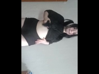 Соблазнительная брюнетка и ее возбуждающее тело.