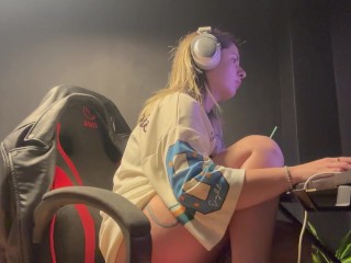 Farting while Playing Dress to Impress in Thongs . Full Clip on my of Page