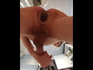 我把这整个外星人假屌放在我的屁股上！：o