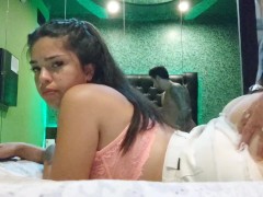 Free fire girl - pendeja latina se deja cojer mientras juega - amateur casero