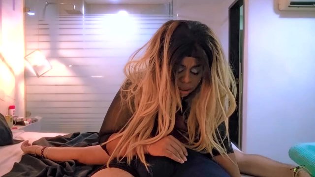 Ebony milf teacher invites her favorite student to sit on his face and smother him with her fat ass