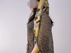 وقتی فهمیدم آجیم برای پول بیشتر به رئیسش میده گفتم به منم باید بده داستانی مکالمه زیاد step sister - Screenshot 1 of 16 - Irani Sex