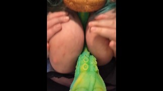 Bbw Goth 在全国百吉饼日庆祝