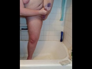Устраиваю беспорядок с моим огромным дилдо! Тугую киску Ftm долбят и сквиртуют!