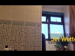 Handsfree desperate peeing into the bath 1/16