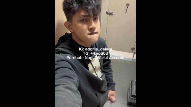 Nag-Jakol ako sa public CR ulit! iba talaga yung thrill pag ganto ugh