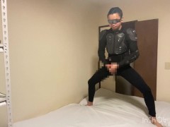 ガニ股オナニー