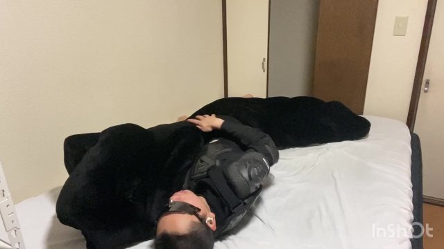布団に擦り付けオナニー