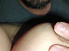 Le chupan los pezones a mis esposa hasta que se viene - Screenshot 6 of 16 - Chupando Pezones
