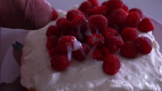 making viral cheesecake adding my special cream