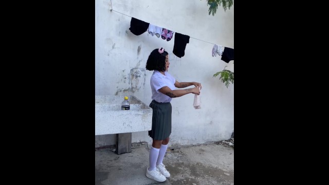 Hijastra llega Mojadita de la Secu, creo que alguien le esta Metiendo Mano
