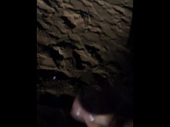 Pauzudo batendo punheta na praia