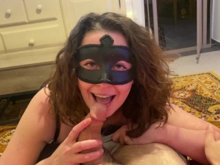Stepdaughter POV Elle Rentre De Soirée et Ne Veux Pas Aller Se Coucher Sans Avoir Sucé Son Stepdad